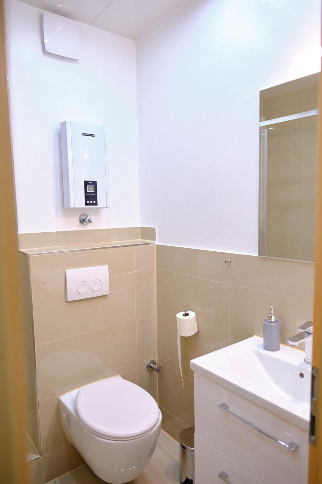 Primetime Suite Fuer 8+Kueche/Wifi Essen Luaran gambar